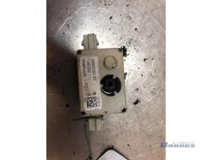 Gebruikte Antenne Versterker Mini Mini (R56) 1.6 16V Cooper Prijs € 10,00 Margeregeling aangeboden door Autobedrijf Brooks