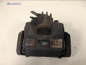 Używane Zacisk hamulcowy prawy przód Peugeot Partner (GC/GF/GG/GJ/GK) 1.6 HDI, BlueHDI 75 Cena € 15,00 Procedura marży oferowane przez Autobedrijf Brooks