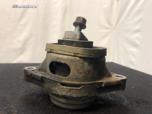 Gebruikte Motorsteun Landrover Range Rover III (LM) 4.4 V8 32V Prijs € 30,00 Margeregeling aangeboden door Autobedrijf Brooks