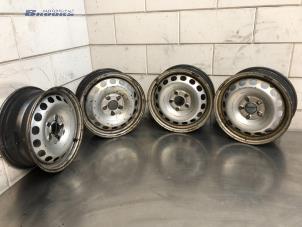 Gebruikte Velgen set Volkswagen Caddy III (2KA,2KH,2CA,2CH) 1.6 Prijs € 50,00 Margeregeling aangeboden door Autobedrijf Brooks