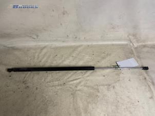 Begagnade Gasfjäder, höger bak Citroen Berlingo Cinqspace, Multispace 1.9 D Pris € 10,00 Marginaltabell erbjuds av Autobedrijf Brooks