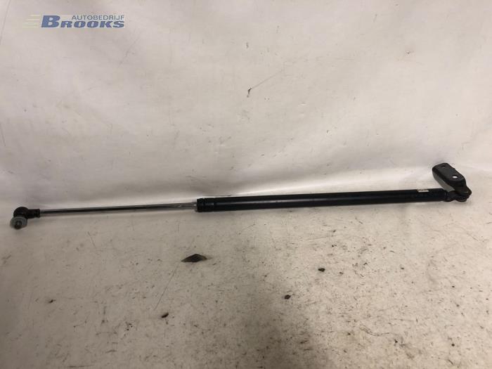 Gasfjäder, höger bak från en Daihatsu Charade 1998