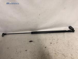 Gebruikte Gasdemper rechts-achter Daihatsu Charade Prijs € 5,00 Margeregeling aangeboden door Autobedrijf Brooks