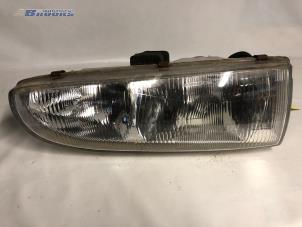 Begagnade Strålkastare, höger Hyundai H-100 2.5 Diesel Pris € 10,00 Marginaltabell erbjuds av Autobedrijf Brooks