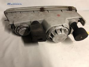 Begagnade Strålkastare, vänster Hyundai H-100 2.5 Diesel Pris € 10,00 Marginaltabell erbjuds av Autobedrijf Brooks