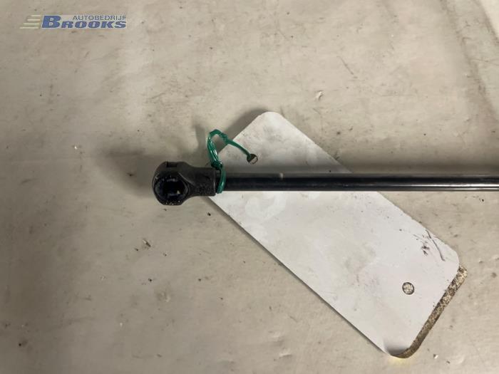 Gasfjäder, höger bak från en Peugeot 206 (2A/C/H/J/S) 1.4 XR,XS,XT,Gentry 1999