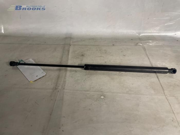 Gasfjäder, höger bak från en Peugeot 206 (2A/C/H/J/S) 1.4 XR,XS,XT,Gentry 1999