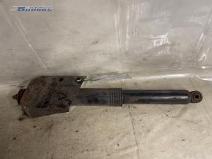 Gebruikte Schokdemper links-achter Kia Pregio Prijs € 10,00 Margeregeling aangeboden door Autobedrijf Brooks