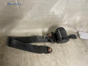 Begagnade Främre säkerhetsbälte, höger Hyundai H-150 2.5 D Pris € 10,00 Marginaltabell erbjuds av Autobedrijf Brooks