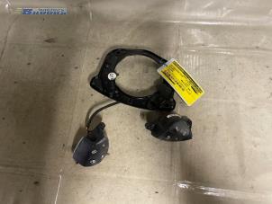 Begagnade Rattmonterad radiostyrning Mercedes E (W211) 3.2 E-320 CDI 24V Pris € 50,00 Marginaltabell erbjuds av Autobedrijf Brooks