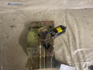 Begagnade Främre torkarmotor Hyundai H100 Pris € 10,00 Marginaltabell erbjuds av Autobedrijf Brooks