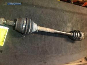 Używane Os napedowa lewy przód Alfa Romeo 146 (930B) 1.4 ie Cena € 10,00 Procedura marży oferowane przez Autobedrijf Brooks