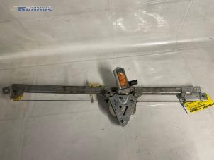 Begagnade Motor, dörrfönster Opel Vivaro 1.9 DI Pris € 25,00 Marginaltabell erbjuds av Autobedrijf Brooks