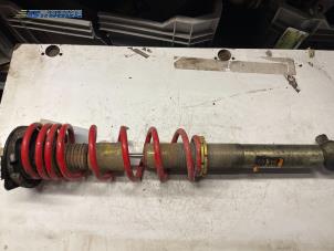 Gebruikte Schokdemperpoot rechts-achter Audi A4 (B5) 1.6 Prijs € 15,00 Margeregeling aangeboden door Autobedrijf Brooks