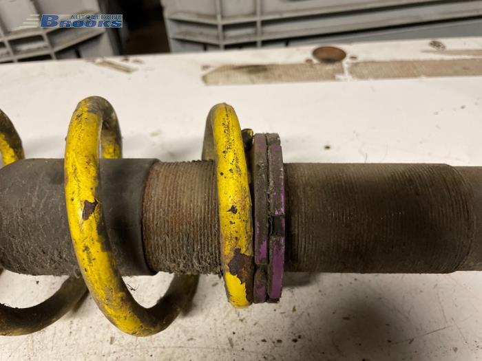 Stötdämparstång, höger bak från en Audi A4 (B5) 1.6 1995