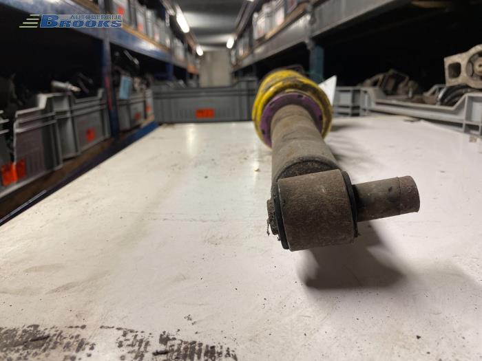 Stötdämparstång, höger bak från en Audi A4 (B5) 1.6 1995