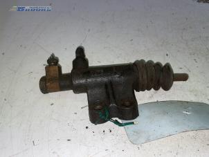 Begagnade Kopplingsslavcylinder Hyundai H-100 2.5 Diesel Pris € 15,00 Marginaltabell erbjuds av Autobedrijf Brooks