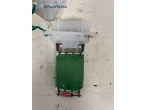 Begagnade Motstånd, kupéfläkt Peugeot 107 1.0 12V Pris € 15,00 Marginaltabell erbjuds av Autobedrijf Brooks