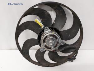 Używane Silnik wentylatora Renault Clio IV Estate/Grandtour (7R) 1.5 Energy dCi 90 FAP Cena € 30,00 Procedura marży oferowane przez Autobedrijf Brooks