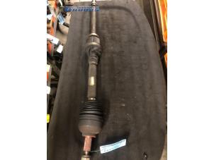 Begagnade Drivaxel, höger fram Renault Laguna II Grandtour (KG) 2.2 dCi 150 16V Pris € 22,50 Marginaltabell erbjuds av Autobedrijf Brooks