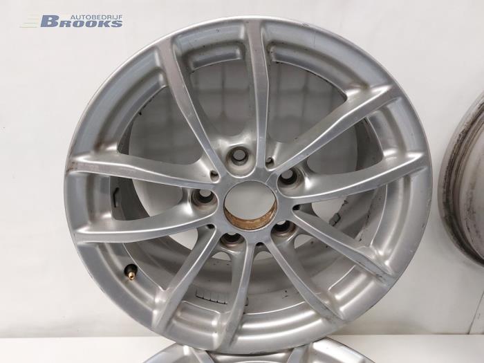 Zestaw obreczy sportowych z BMW 1 serie (F20) 114d 1.5 12V TwinPower 2015