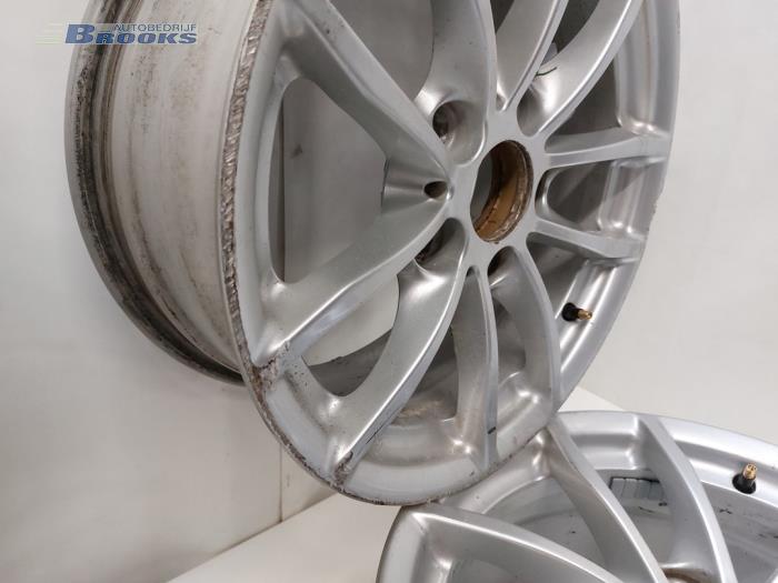 Zestaw obreczy sportowych z BMW 1 serie (F20) 114d 1.5 12V TwinPower 2015