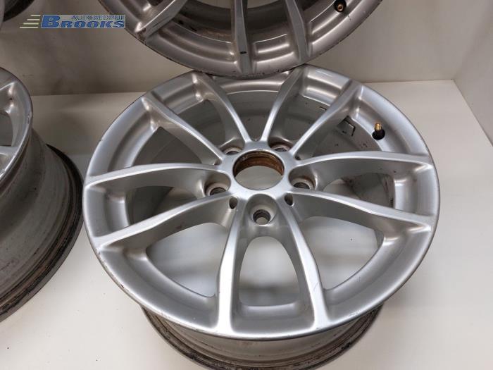 Zestaw obreczy sportowych z BMW 1 serie (F20) 114d 1.5 12V TwinPower 2015