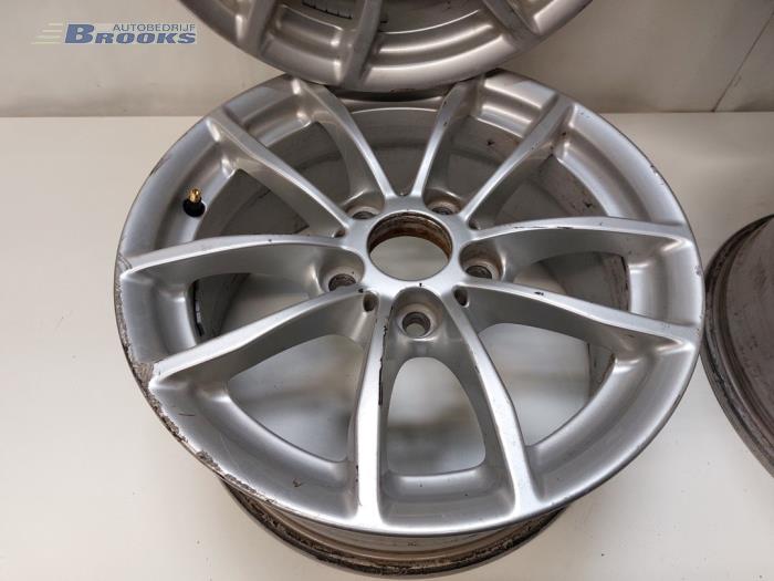 Zestaw obreczy sportowych z BMW 1 serie (F20) 114d 1.5 12V TwinPower 2015