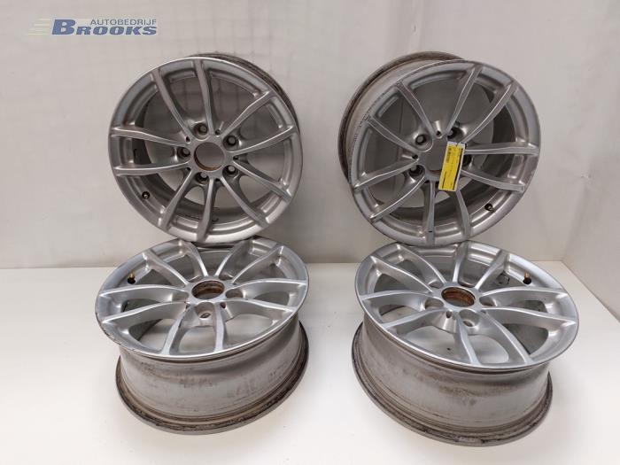 Zestaw obreczy sportowych z BMW 1 serie (F20) 114d 1.5 12V TwinPower 2015