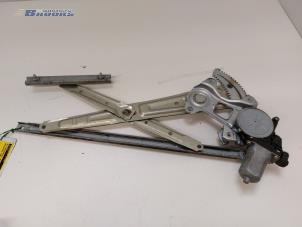 Begagnade Fönstermekanism, 4-dörrars, höger fram Daihatsu Sirion 2 (M3) 1.0 12V DVVT Pris € 20,00 Marginaltabell erbjuds av Autobedrijf Brooks