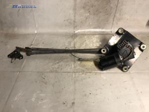 Gebruikte Ruitenwismotor + Mechaniek Volvo V40 (VW) 1.8 16V Prijs € 25,00 Margeregeling aangeboden door Autobedrijf Brooks
