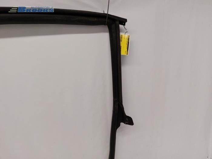 Portierrubber 4Deurs rechts-achter van een Tesla Model 3 Long Range AWD 75 kWh 2019