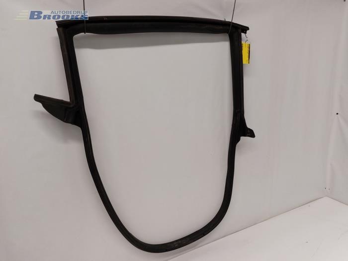 Portierrubber 4Deurs rechts-achter van een Tesla Model 3 Long Range AWD 75 kWh 2019