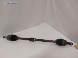 Gebruikte Aandrijfas rechts-voor Mitsubishi ASX 1.6 MIVEC 16V Prijs € 70,00 Margeregeling aangeboden door Autobedrijf Brooks