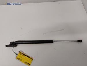 Używane Amortyzator gazowy lewy tyl Mitsubishi ASX 1.6 MIVEC 16V Cena € 10,00 Procedura marży oferowane przez Autobedrijf Brooks