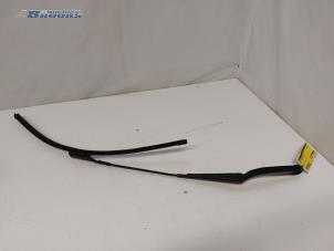 Gebruikte Ruitenwisserarm voor Opel Vivaro 1.6 CDTi BiTurbo 125 Prijs € 15,00 Margeregeling aangeboden door Autobedrijf Brooks