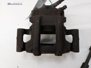 Używane Zacisk hamulcowy prawy przód BMW 3 serie Touring (F31) 316i 1.6 16V Cena € 35,00 Procedura marży oferowane przez Autobedrijf Brooks