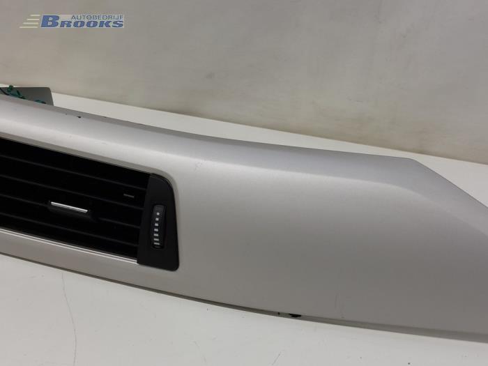 Luchtrooster Dashboard van een BMW 3 serie Touring (F31) 316i 1.6 16V 2014