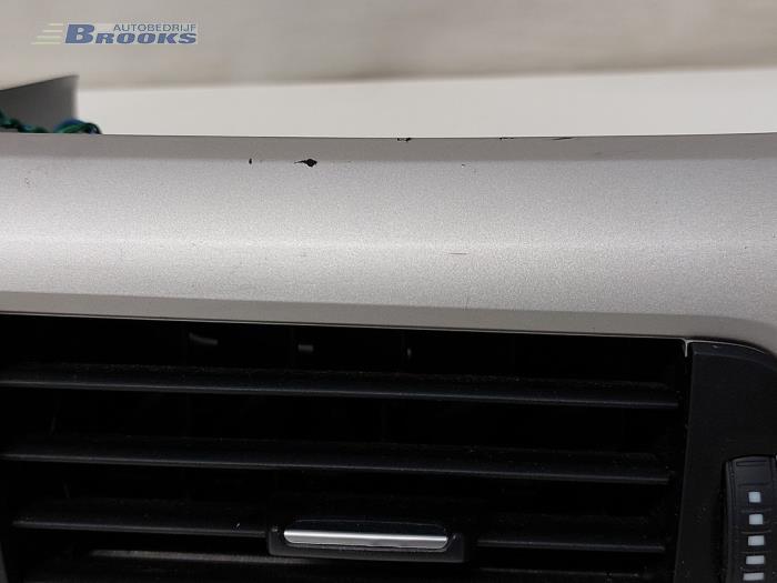 Luchtrooster Dashboard van een BMW 3 serie Touring (F31) 316i 1.6 16V 2014