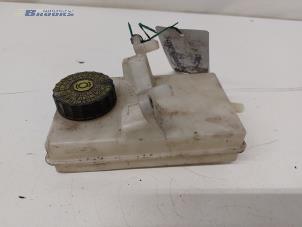 Begagnade Bromsvätskebehållare Peugeot 3008 I (0U/HU) 1.6 VTI 16V Pris € 15,00 Marginaltabell erbjuds av Autobedrijf Brooks