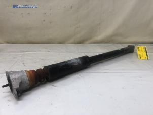 Begagnade Stötdämpare, vänster bak Ford Fiesta 6 (JA8) 1.0 Ti-VCT 12V 65 Pris € 25,00 Marginaltabell erbjuds av Autobedrijf Brooks