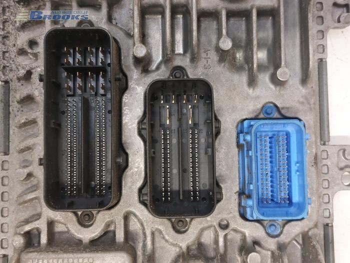 Dator, motorstyrning från en Opel Astra J Sports Tourer (PD8/PE8/PF8) 1.6 CDTI 16V 2015