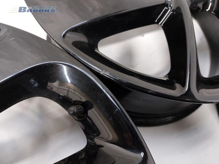 Zestaw obreczy sportowych z Opel Corsa E 1.0 SIDI Turbo 12V 2017