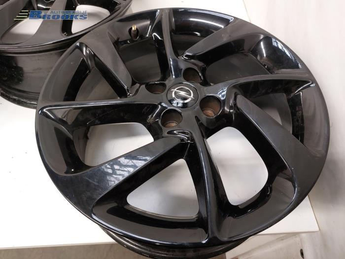 Zestaw obreczy sportowych z Opel Corsa E 1.0 SIDI Turbo 12V 2017