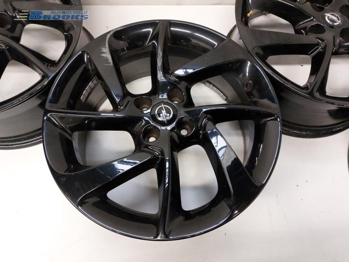 Zestaw obreczy sportowych z Opel Corsa E 1.0 SIDI Turbo 12V 2017