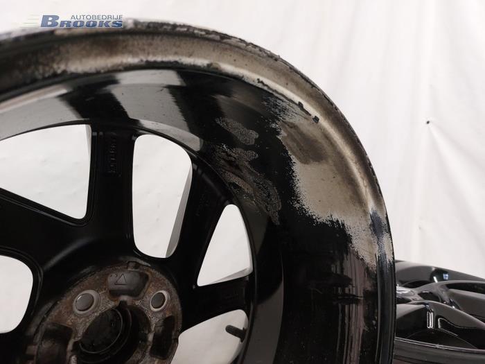 Zestaw obreczy sportowych z Opel Corsa E 1.0 SIDI Turbo 12V 2017