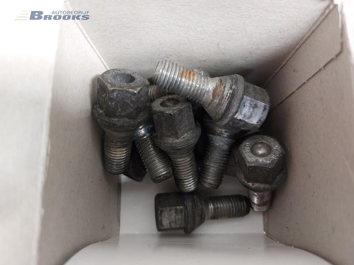 Zestaw obreczy sportowych z Opel Corsa E 1.0 SIDI Turbo 12V 2017