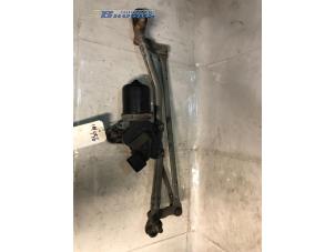 Gebruikte Ruitenwismotor + Mechaniek Citroen C2 (JM) 1.1 Prijs € 15,00 Margeregeling aangeboden door Autobedrijf Brooks