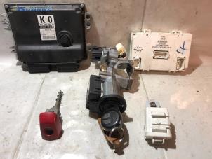 Begagnade Tändningslås + dator Suzuki Swift (ZA/ZC/ZD1/2/3/9) 1.3 VVT 16V Pris € 75,00 Marginaltabell erbjuds av Autobedrijf Brooks