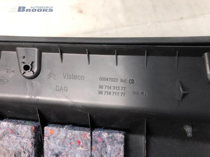 Handskfack från en Citroën C4 Berline (NC) 1.6 16V VTi 2012